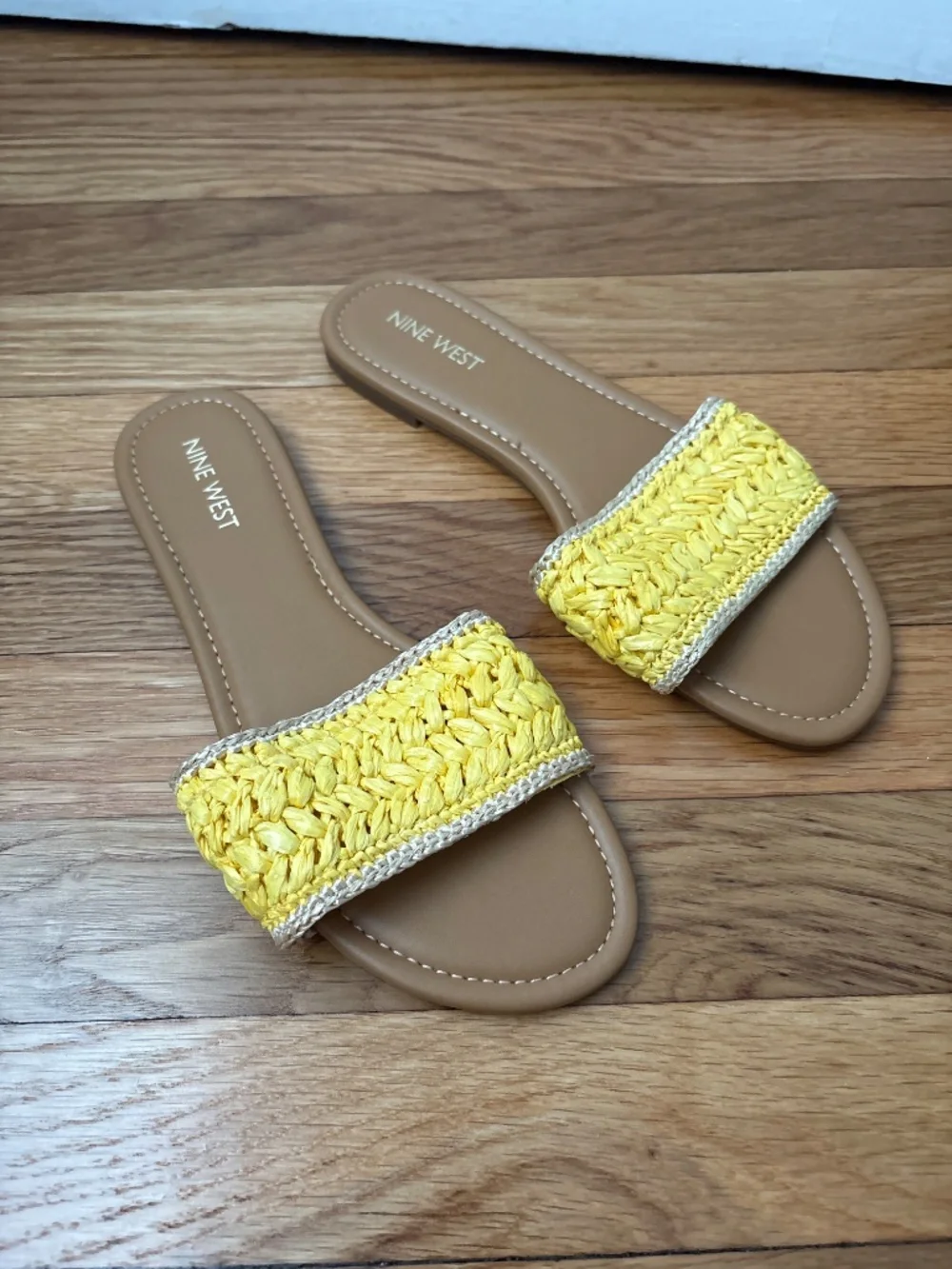 Nine West Women’s 8M Beehiv Slide Flat Sandal, Yellow, NWOB